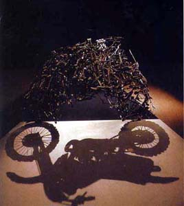 Illustration for article titled Piles of Trash Light Up Into Fantastic Art